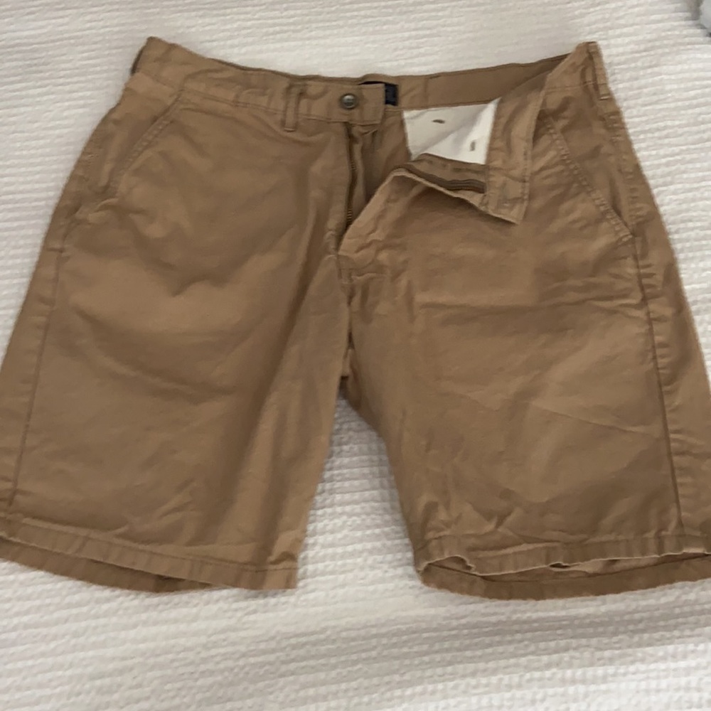 Levi’s flat front short